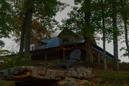 Peaceful Fishing and Mindful Retreat Cabin on Little Red River