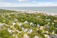Folly Beach Gem: Walk to Beach, Restaurants & Nightlife - Happy Ours - 4-Sterne