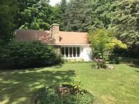 Country Home, outdoor spaces, secluded but close to everything - 홈스테이
