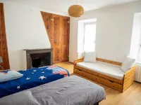 Large apartment on the 2nd floor in a townhouse Hotels in Embrun