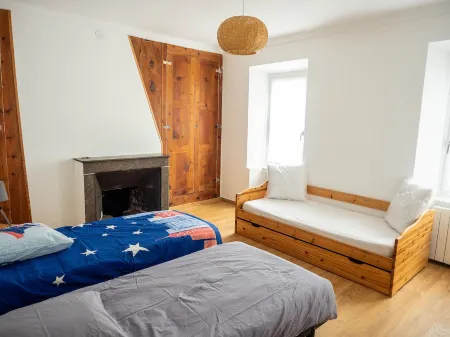 Large apartment on the 2nd floor in a townhouse