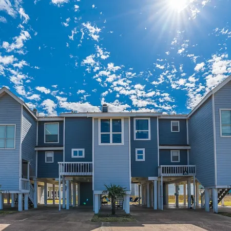 Steps to the beach - New remodeled townhome - Ocean view