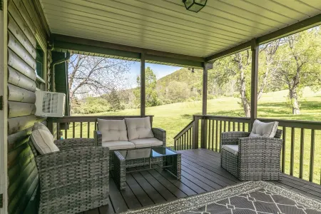 Creekside Cabin - Watkins Glen, Corning, Finger Lakes with Hot Tub