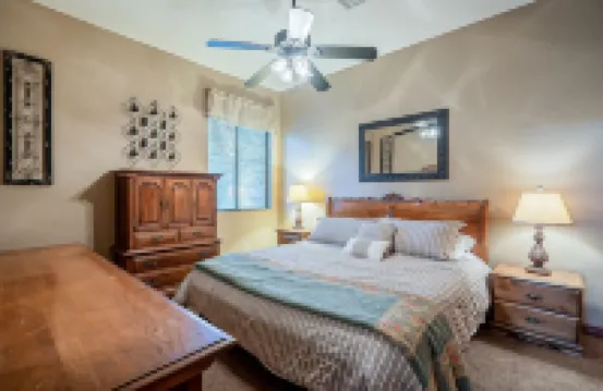 Custom 6 Bedroom 4 full bathrooms Cabin with Amazing hillside Views, fenced lot.