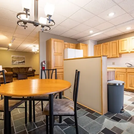 Historic Downtown Top Floor 2BR Apartment