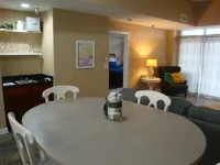 Beautiful, Luxury Towers Condo For Four or Six! Towers 1108, Pool Side