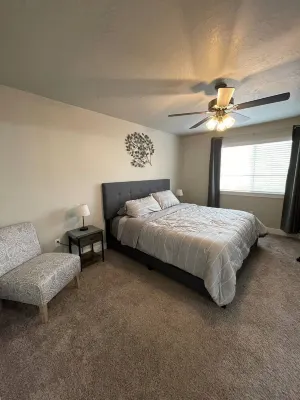 Cute Modern  townhouse close many Utah national parks