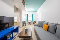 Cute little home with free parking - La Haciendita Hotels in West Little River