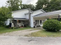 Country home 15 min to Bonnaroo farm & 10 min to the Caverns w Jacuzzi hot tub