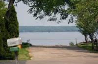 Spacious home: Lake Winnebago, fishing, kayaking