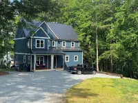 Gorgeous New Waterfront Lake House