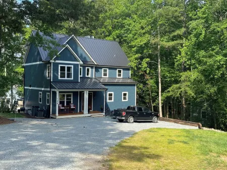 Gorgeous New Waterfront Lake House