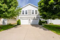 Beautiful Luxury Home located at Island Pointe Marina! Just 1 mile to downtown! 세인트 조셉 역 주변 호텔