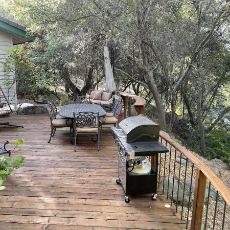 Riverfront Retreat + Spa • Private Deck • Game Room • View — Close to Sequoia NP