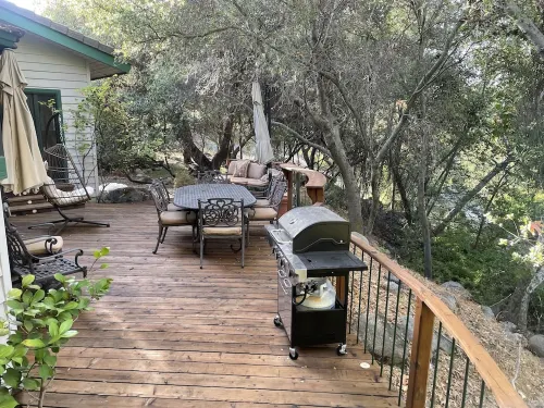 Secluded Riverfront Moon River Retreat- Spa/ Hot tub, Game Room, Gym