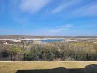 Lovely 3 bedroom condo with pool on Lake Amistad