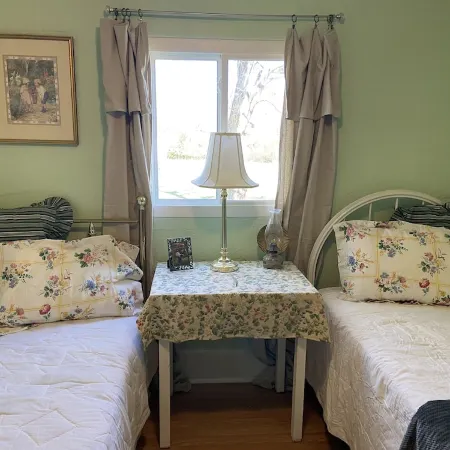 Nicely located, Cozy, PET Friendly cottage in beautiful Lake Toxaway, NC