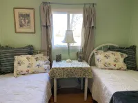 Nicely located, Cozy, PET Friendly cottage in beautiful Lake Toxaway, NC Hotels in Hogback