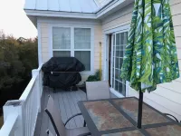 5 Bedroom, 4-1/2 Bath house sleeps 15. Beach access gated community in Surfside!