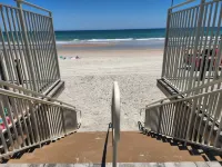 Seaz The Dayz in a Newly Renovated Oceanfront StudioPOOL/ OCEAN ACCESS OPEN