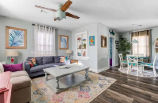 Super Fun Family Bungalow - Hot Tub - Yard Games - Seasonal Cowboy pool