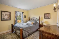Historic Spanish Home - Walk to the Beach, Restaurants and Shopping! - balcony