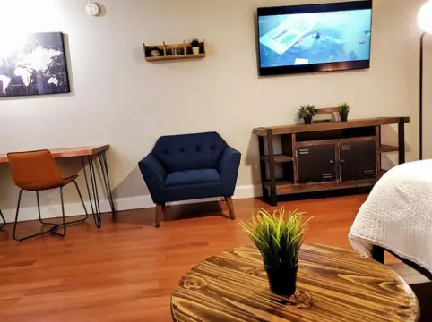 Studio walking distance to Stadium & Nightlife!