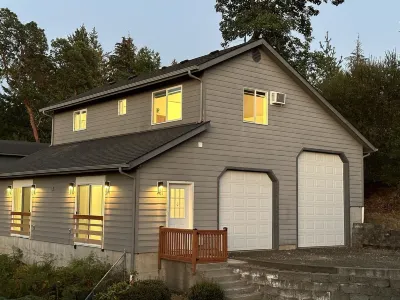 Stunning Views from this Modern Hood Canal Retreat Hotels in 
