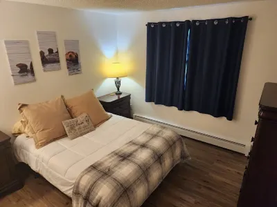 Location! Location! Location! Apt in the heart of Kenai! 1.5 miles to the Beach! Hotels near Old Town Kenai Park