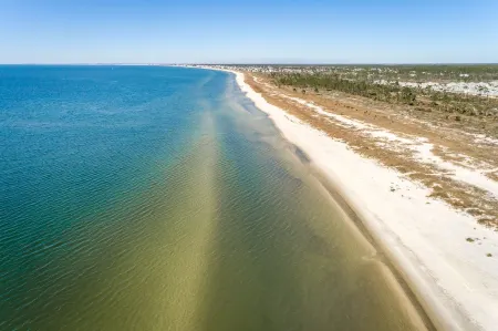 Walk 2 Beach n Pools, Screened Patio, 6ppl golf cart, outdoor dining n bonfire