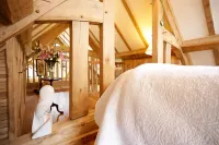 Ebony Cottage is an Escape from the Outside World.  호텔