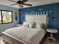 Harborfront Views, Rooftop Pool, walking distance to Fishermen's Village!