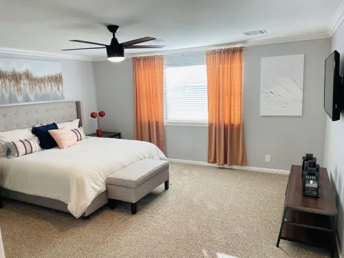 Contemporary Remodeled 6 Bed 4 Bath Apartment