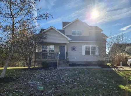 3B/3B; Single Family Lakeside Retreat W/Hot Tub