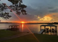 Logan Martin Lake- 3Br Waterfront Home with Breathtaking Views and Calm Waters