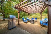 Cozy 3BR w/ Backyard Oasis, ~12 min to Broadway! Hotels near Kroger