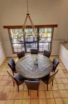 "The Cliff House" Riverfront with incredible views! Sleeps 18! Отели рядом с достопримечательностью «Кэмп Мистик Гвадалупе Ривер»