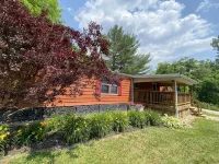 2 Bedroom in Logan Ohio, Hocking Hills, Luxury Hot Tub, King Size Bed, Fire-Pit - 3-Sterne