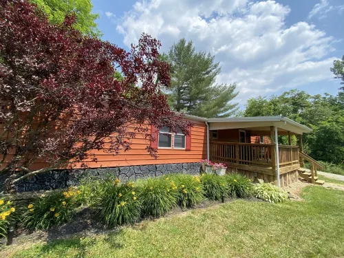 2 Bedroom in Logan Ohio, Hocking Hills, Luxury Hot Tub, King Size Bed, Fire-Pit