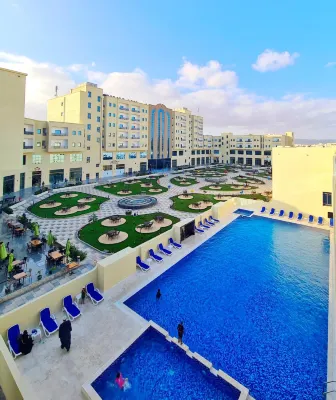 The Plaza Hotel & Resort Hotels near Sahnawt Al-Janubiyyah Central Mosque