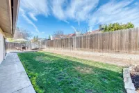Soothing 3-Bedroom Home in a North East Fresno! RiverView 쇼핑센터 주변 호텔