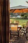 Charming Riverside Cottage - Ideal for Families & Groups, Pool, Gardens & River