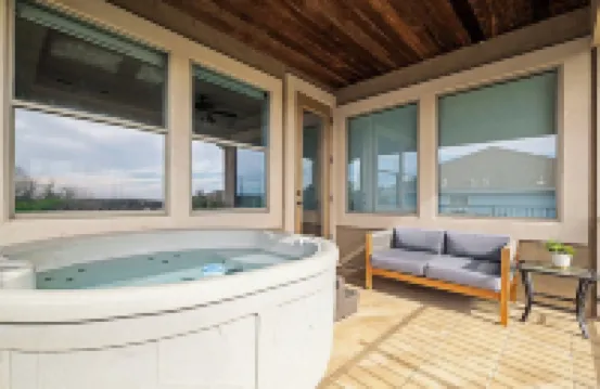 Mini Mansion ~ 3 Kings ~ Games + Movie Theater ~ 65” TV ~ Marina 7 mins