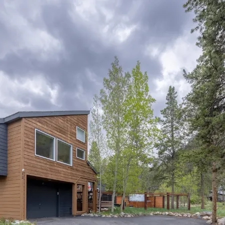 Keystone Ski Resort w/ Free Shuttle, Pet Friendly, Private Hot Tub, Pool Access!