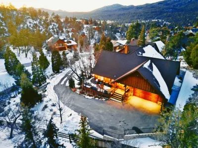 Starlight Chalet 4b4b, Mins to Slopes,Game Rm,EV charger,Luxury new home
