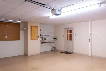 Beautiful 4-Bedroom Condo with WiFi, AC in Fabulous Florence Downtown Near Una Отели рядом с достопримечательностью «Publix Super Market at Renaissance City Center»