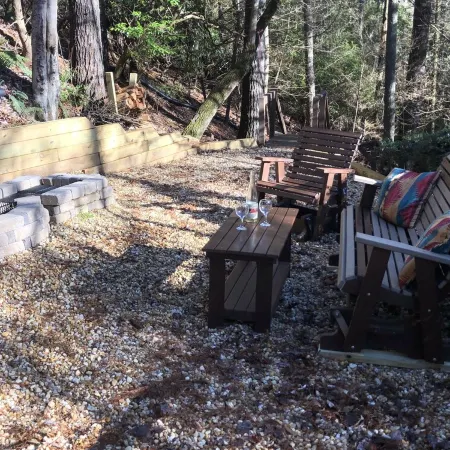 American Indian Decorated Log Cabin On Toccoa River Awaits Your Arrival!