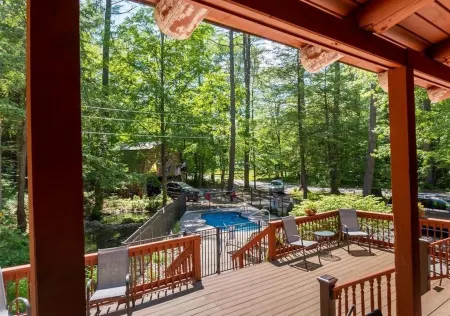 Relaxing Forest Retreat/minutes from Lake George