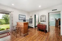 Great Location! Walk to Resort Amenities! Watch Golf from Deck! Pool Table!