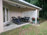 CLEAN Modern home, 3 bedrms, 1 double-sink bathrm,   65" TV  & 3 couches